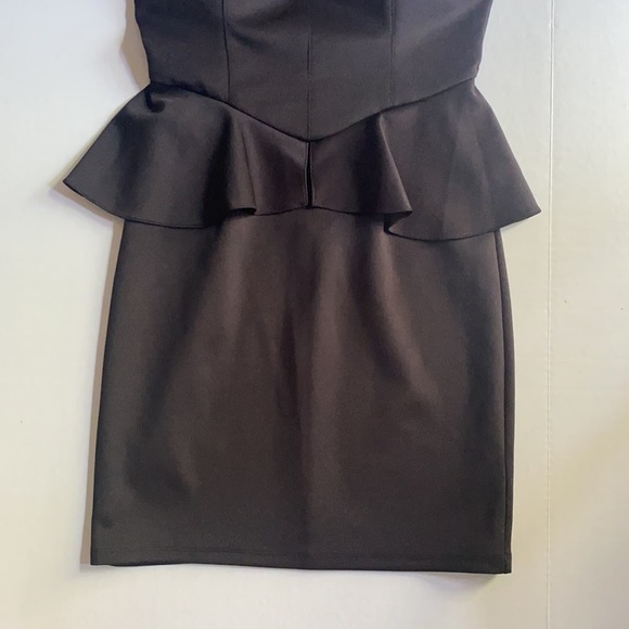 New GUESS Victoria Cutout Peplum Dress SZ 4 - Picture 3 of 4